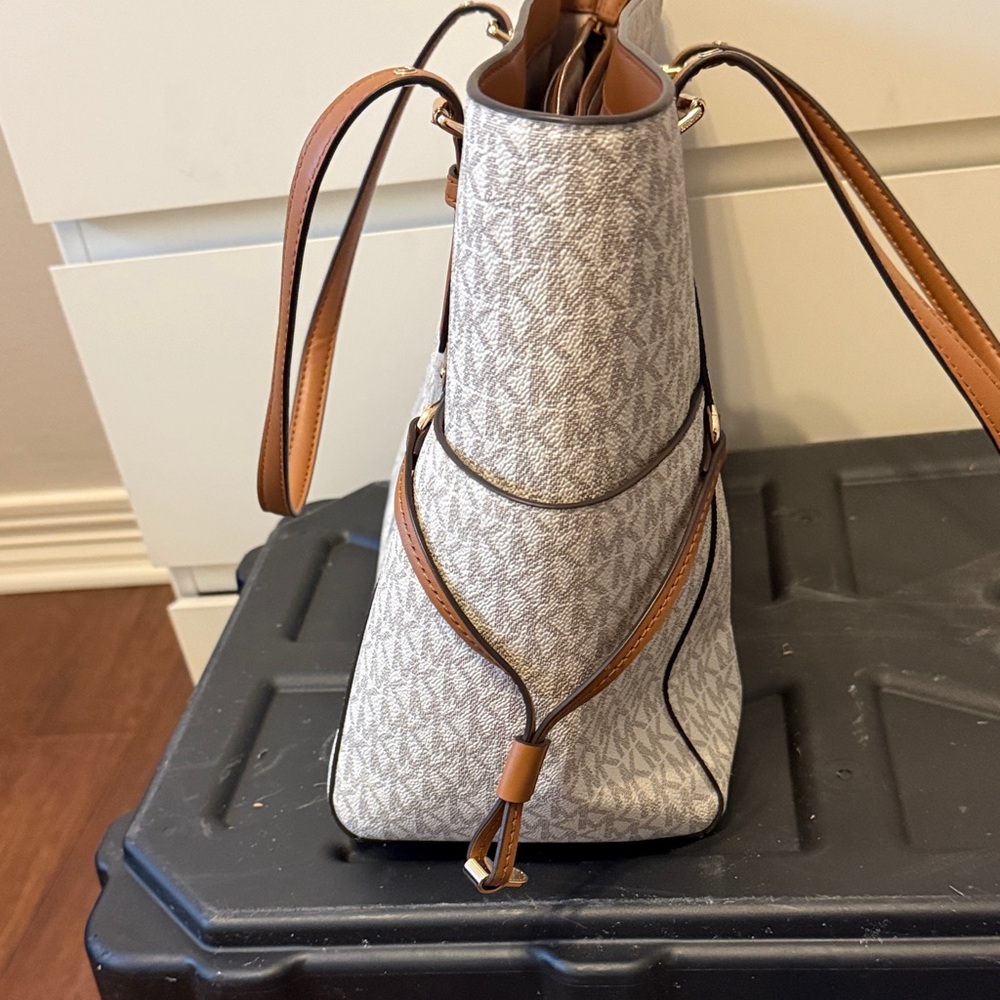 Michael Kors White and Brown Tote Bag - Picture 4 of 6